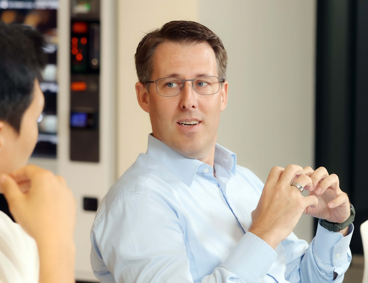 Thomas Klein, CEO of Mercedes-Benz Korea, speaks in an interview with reporters of the Korea Automobile Journalists Association at Mercedes-Benz Korea’s office in Seoul on Friday. (Mercedes-Benz Korea)