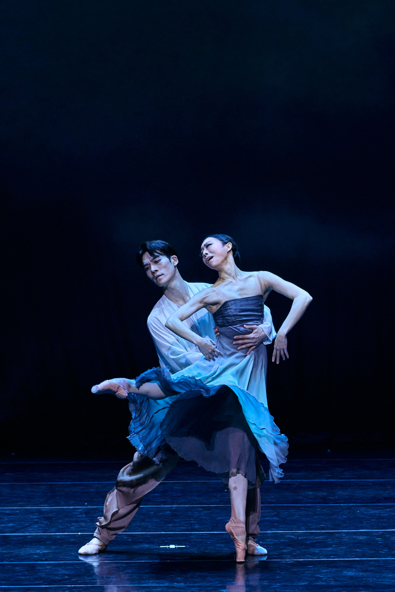 Kang Mi-sun and Rhee Hyon-jun perform “Mirinaegil.” (Universal Ballet)