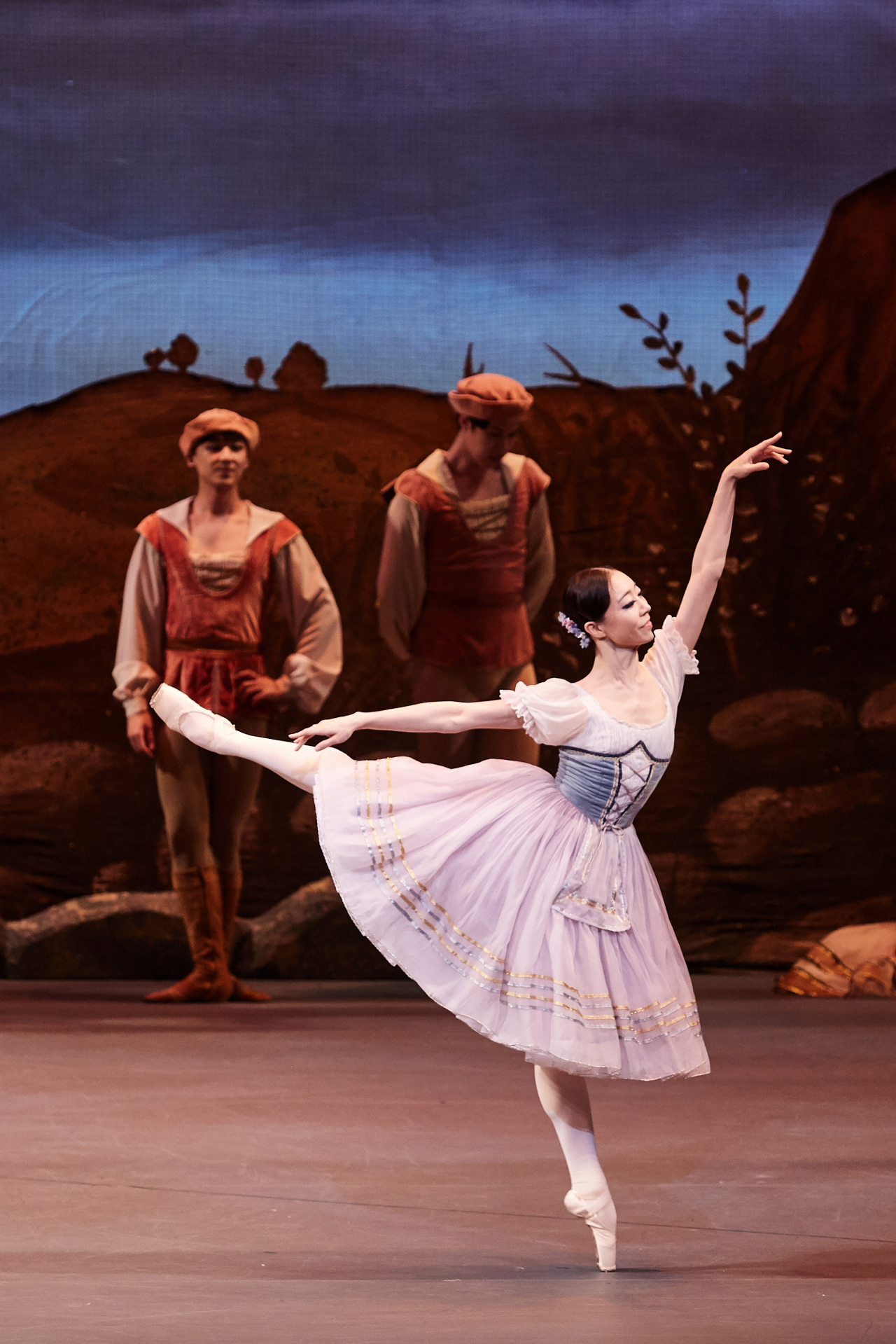 Kang Mi-sun performs “Giselle.” (Universal Ballet)