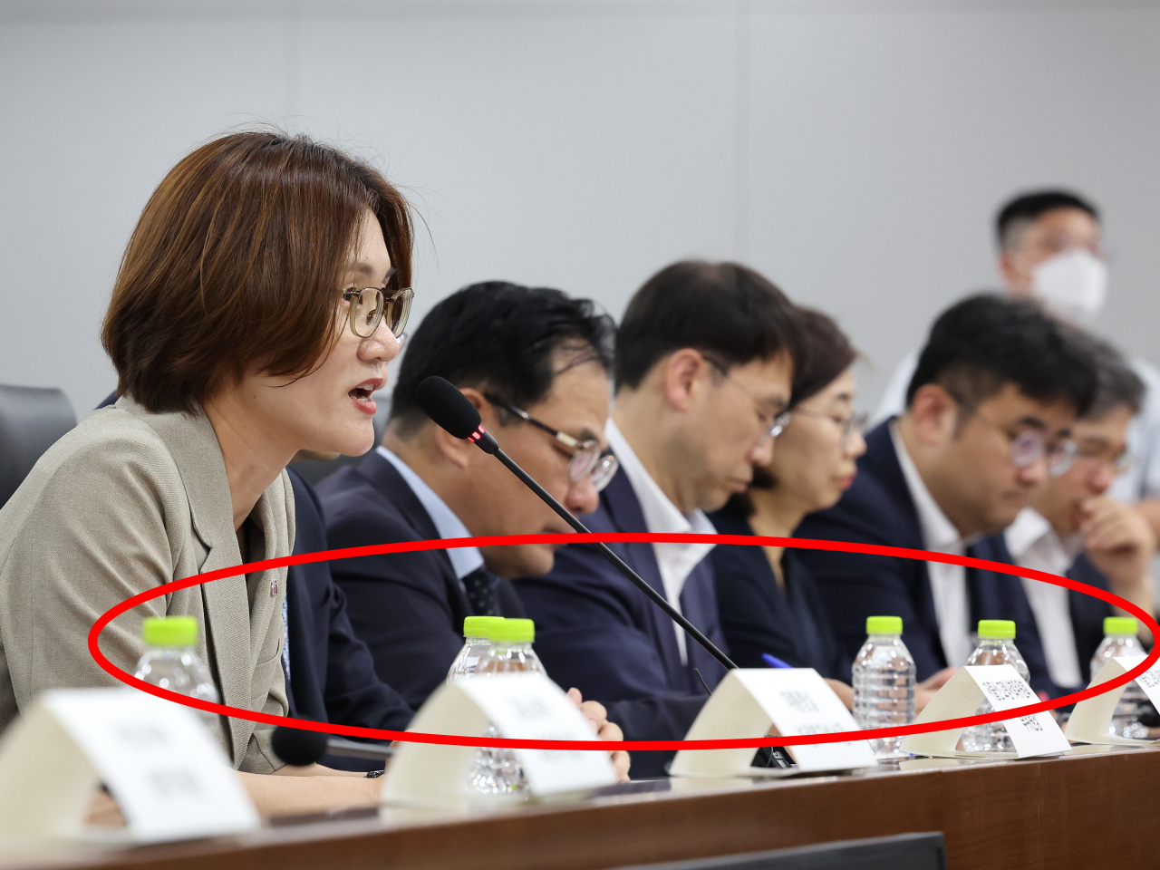 “국민한텐 일회용품 쓰면 과태료 내라면서” 공무원 회의는 일회용품 천지 [지구, 뭐래?]