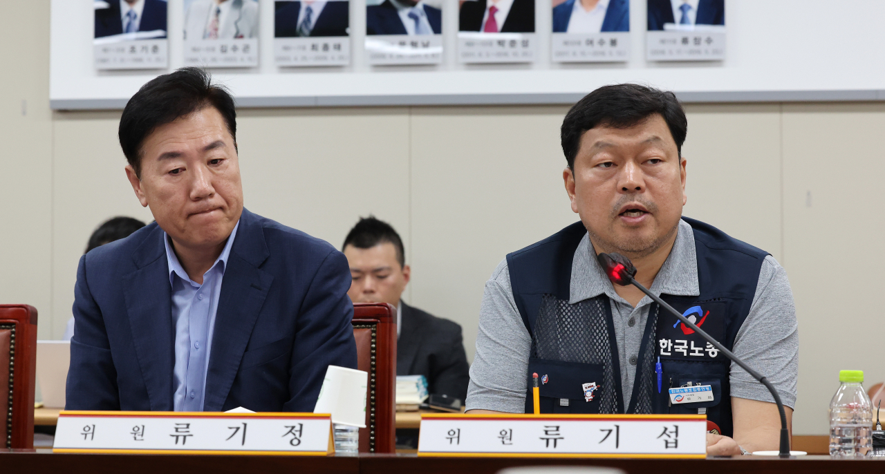 근로자위원인 류기섭 한국노총 사무총장이 20일 오후 세종시 정부세종청사 최저임금위원회 회의실에서 열린 제6차 전원회의에서 발언하고 있다. 왼쪽은 사용자위원인 류기정 한국경영자총협회 전무. 연합뉴스