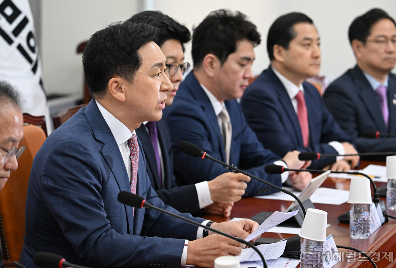 김기현 국민의힘 대표가 22일 서울 영등포구 여의도 국회에서 열린 최고위원회의에 참석해 발언하고 있다. 임세준 기자