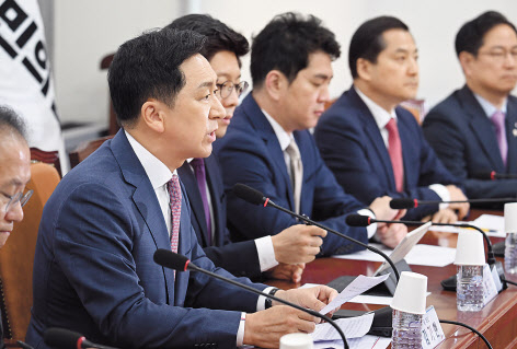 김기현 국민의힘 대표가 22일 서울 영등포구 여의도 국회에서 열린 최고위원회의에 참석해 발언하고 있다. 임세준 기자