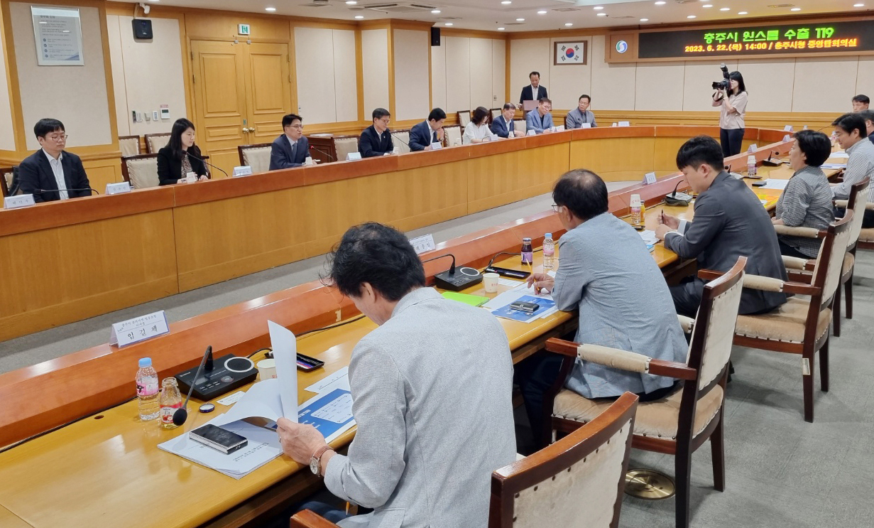 기획재정부 원스톱 수출·수주지원단은 22일 충청북도 충주시에서 자동차 부품, 건설 장비, 가공식품 등을 수출하는 충주시 소재 수출기업 10개사가 참여한 가운데 ‘제2차 원스톱 수출 119’를 개최했다.[기획재정부 제공]
