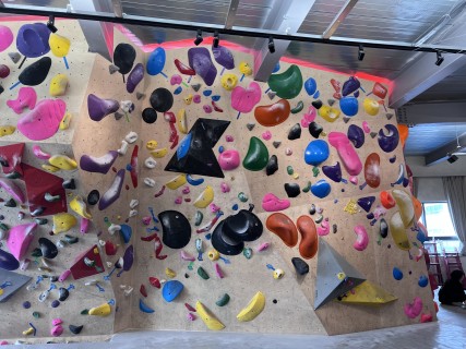 Indoor climbing, splashing at Han River swimming pools and a taste of Honduras