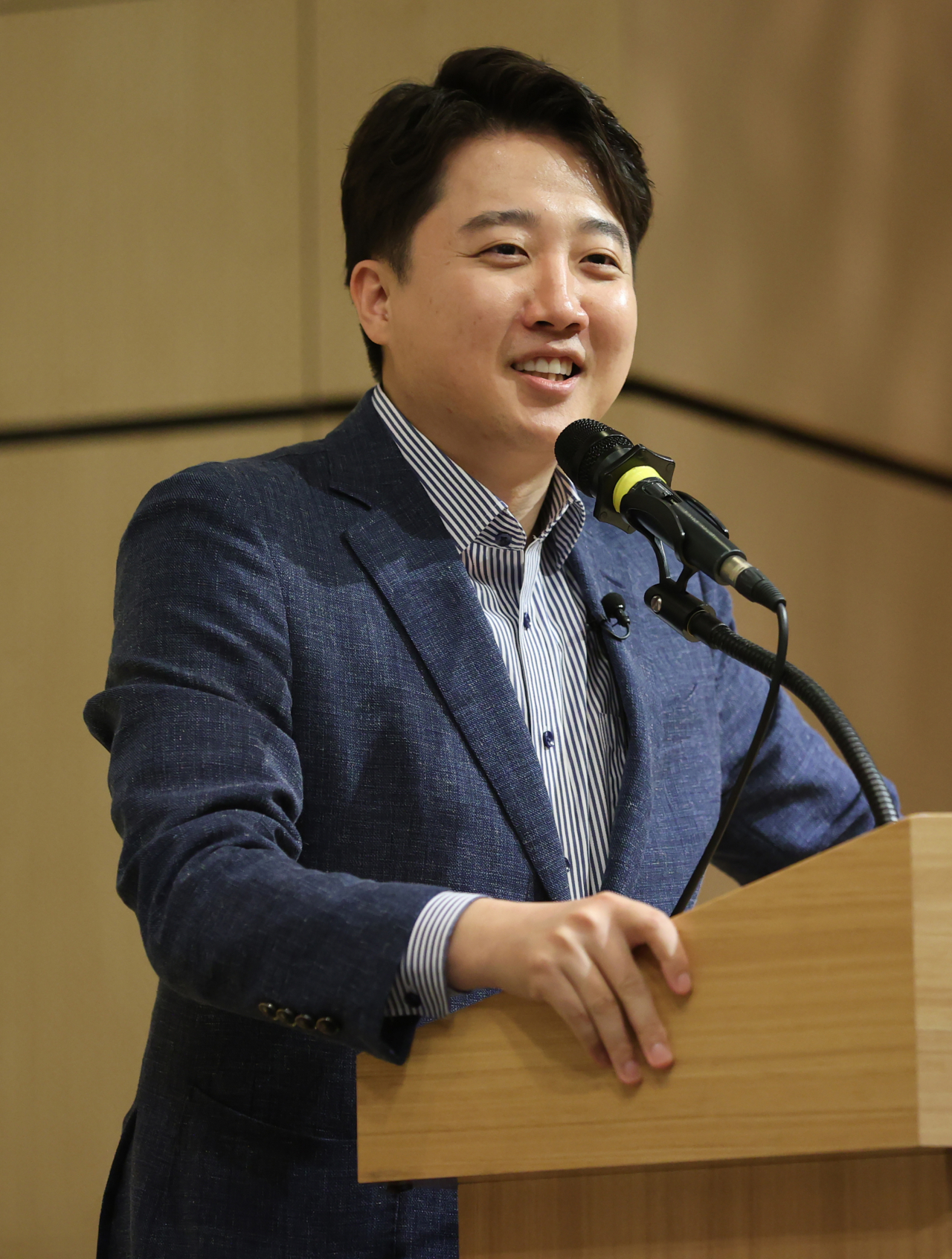 이준석 전 국민의힘 대표가 26일 오후 서울 성북구 국민대학교 본부관에서 정치대학원 주최로 열린 '논쟁 사회를 위한 고민' 강연에서 발언하고 있다. [연합]