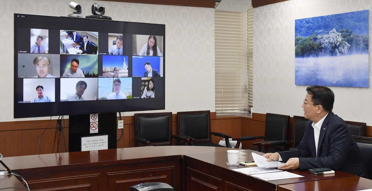 방기선 기획재정부 차관이 23일 정부서울청사에서 열린 '재정경제금융관 영상회의'를 주재하고 있다. [연합]