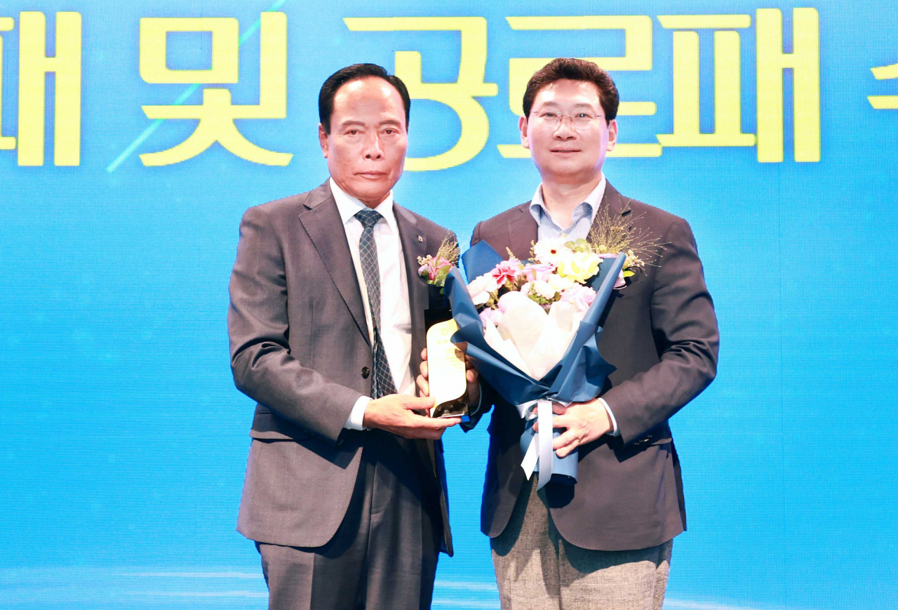 이상일 용인특례시장(오른쪽)