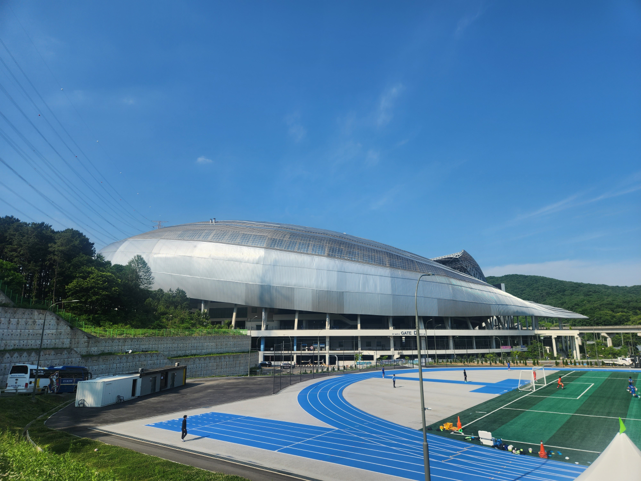 지붕 청소후 모습{용인도시공사 제공]