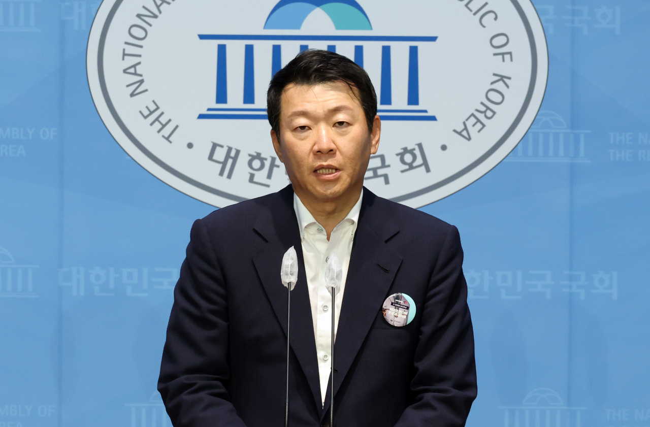 윤희석 국민의힘 대변인이 25일 오전 서울 여의도 국회 소통관에서 논평을 발표하고 있다. [연합]