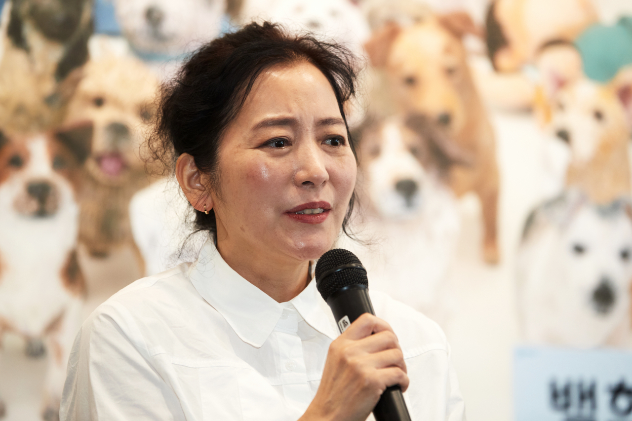 Picture book artist Baek Hee-na speaks at a press conference held at Seoul Arts Center‘s Hangaram Art Museum on Wednesday. (SAC)