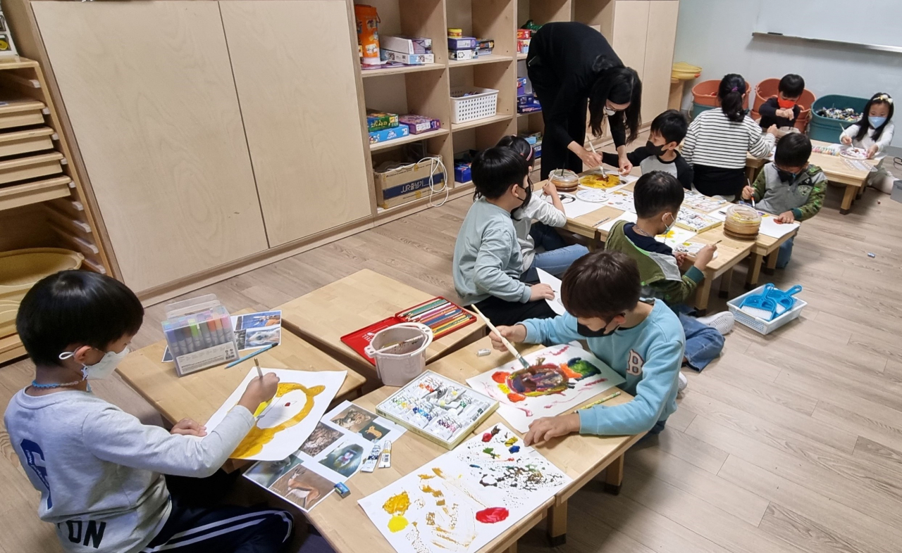 서울시와 서울시여성가족재단은 27일 오전 10시 동작구 ‘성평등도서관 여기’에서 2023년 우리동네키움센터 운영사례보고회를 연다고 26일 밝혔다. 사진은 우리동네키움센터 활동 장면. [서울시 제공]