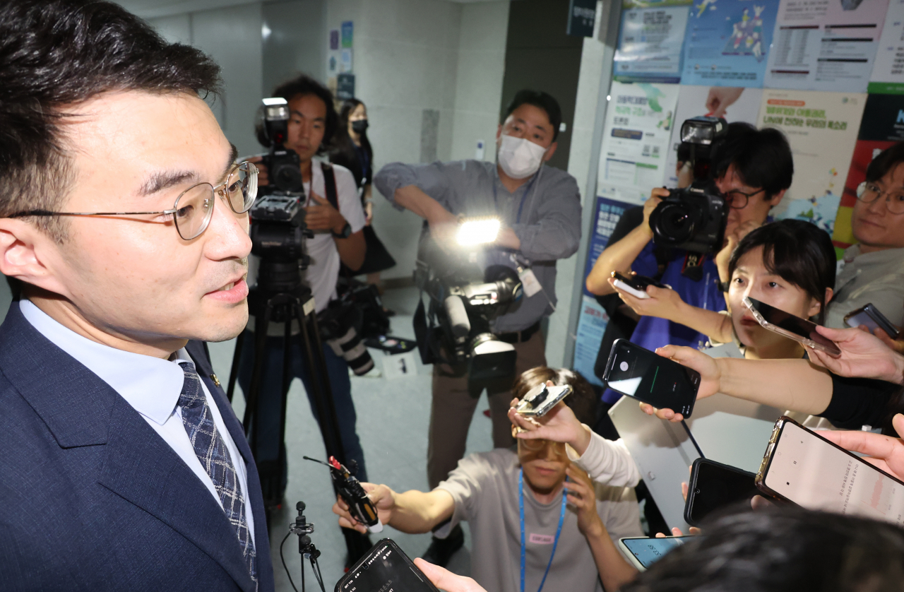 Rep. Kim Nam-kuk (Left) appears for a meeting at the Ethics Investigation Advisory Committee regarding his dubious cryptocurrency trading at the National Assembly in Seoul on June 15. (Yonhap)