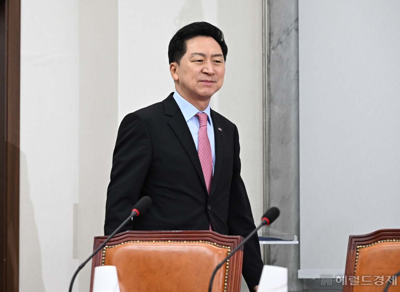 김기현 국민의힘 대표가 26일 서울 영등포구 여의도 국회에서 열린 최고위원회의에 참석하고 있다. 임세준 기자