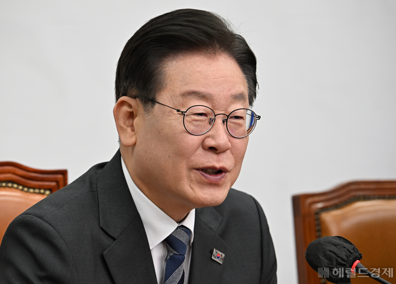 이재명 더불어민주당 대표가 26일 서울 영등포구 여의도 국회에서 열린 최고위원회의에 참석해 발언하고 있다. 임세준 기자