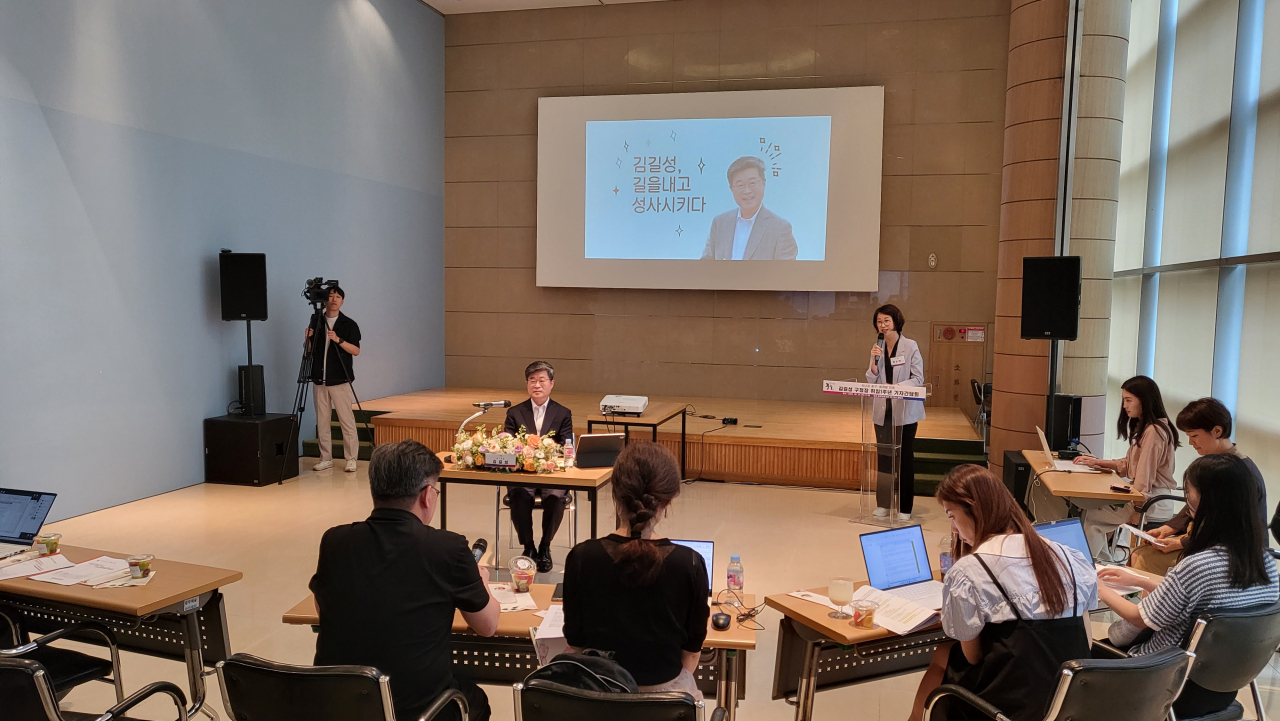 김길성 서울 중구청장이 충무아트센터에서 취임 1주년 기자간담회를 하고 있다. [사진=김수한 기자]