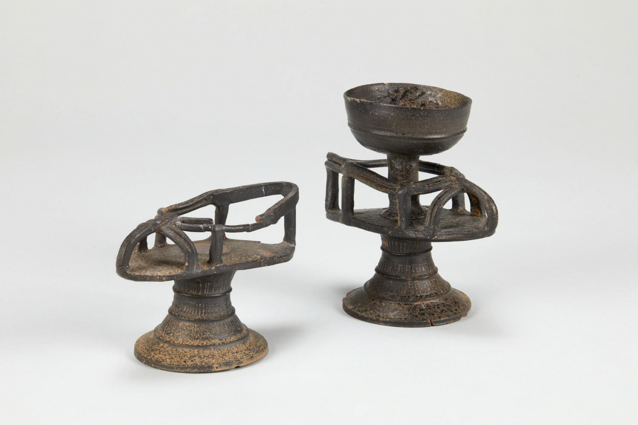 Shoe-shaped vessels from Tomb No. 53 in Bokcheon-dong, Busan (NMK)