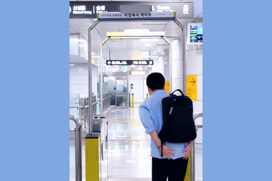 지하철 개찰구 앞 승객 [티머니 제공]