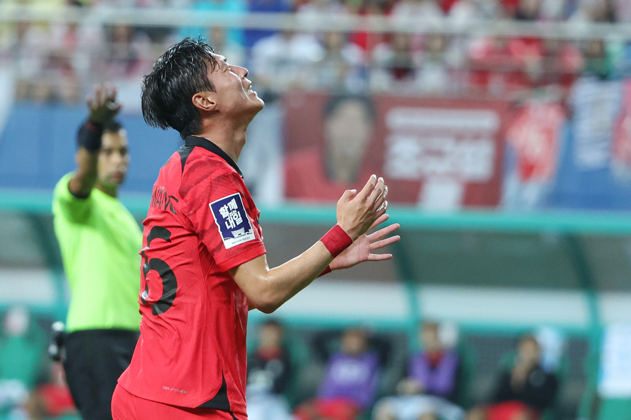 사생활 논란에 휩싸인 축구 국가대표 황의조. [연합]