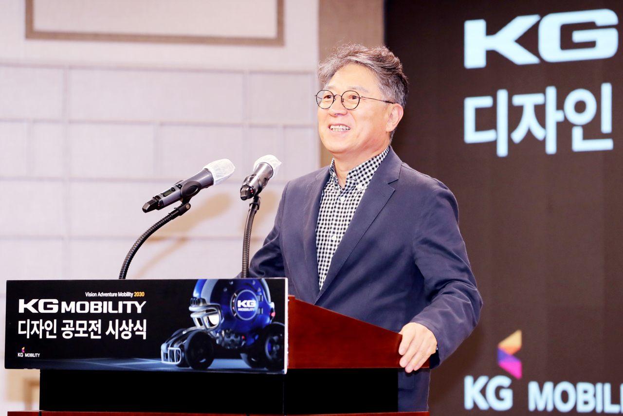 곽재선 KG 모빌리티 회장이 지난 26일 서울 중구 KG타워에서 열린 시상식에서 인사말을 하고 있다. [KG 모빌리티 제공]