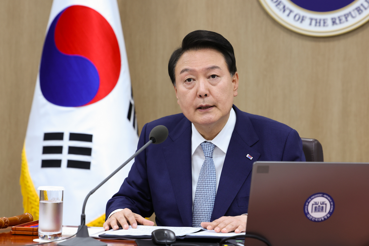 윤석열 대통령이 27일 서울 용산 대통령실 청사에서 열린 국무회의에서 발언하고 있다. [연합]