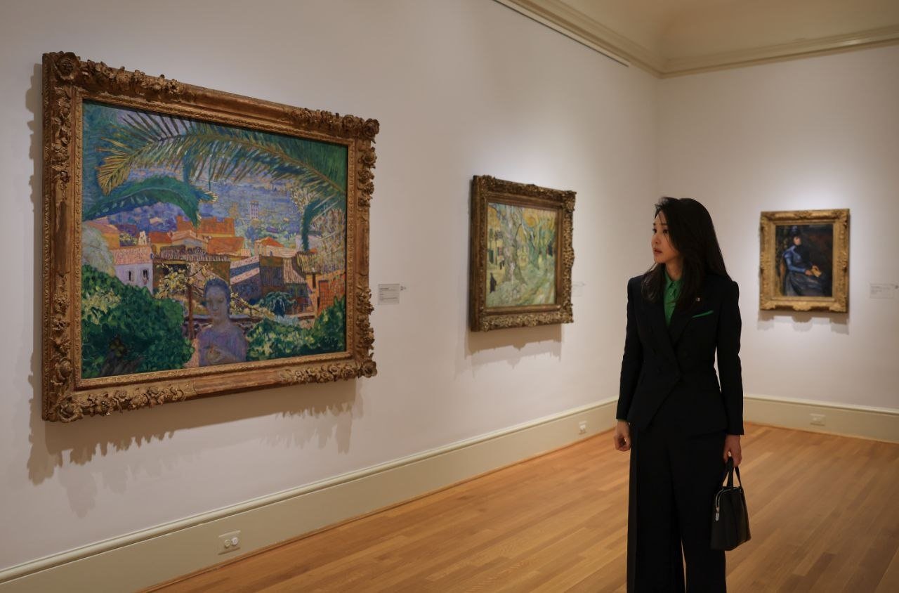 South Korea's First Lady Kim Keon Hee visiting the Phillips Collection in Washington, D.C., in April (Office of the President)