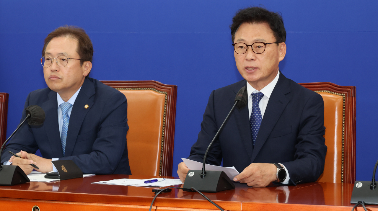박광온 더불어민주당 원내대표가 27일 국회 당 사무실에서 원내대책회의를 하고 있다. [연합]