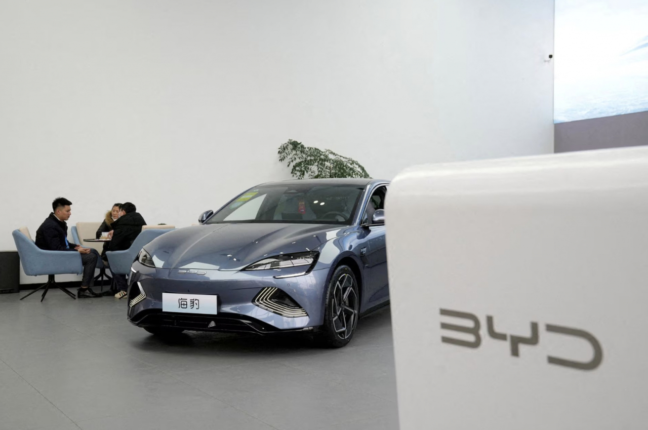 중국 상하이의 BYD 매장 내부 모습 [로이터]