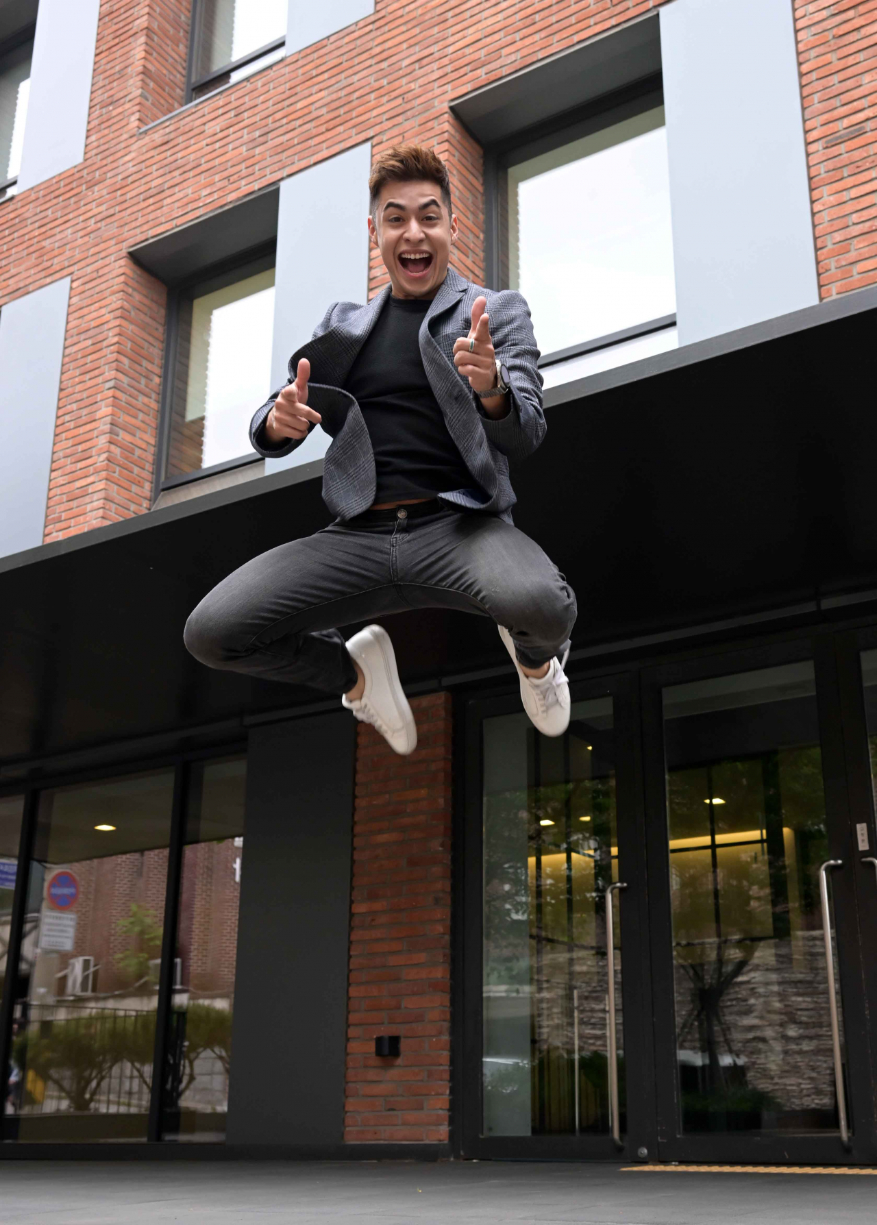 Mexican TV personality Christian Burgos poses for picture during a recent interview with The Korea Herald held at newspaper‘s headquarters in Seoul. (Lee Sang-sub/The Korea Herald)