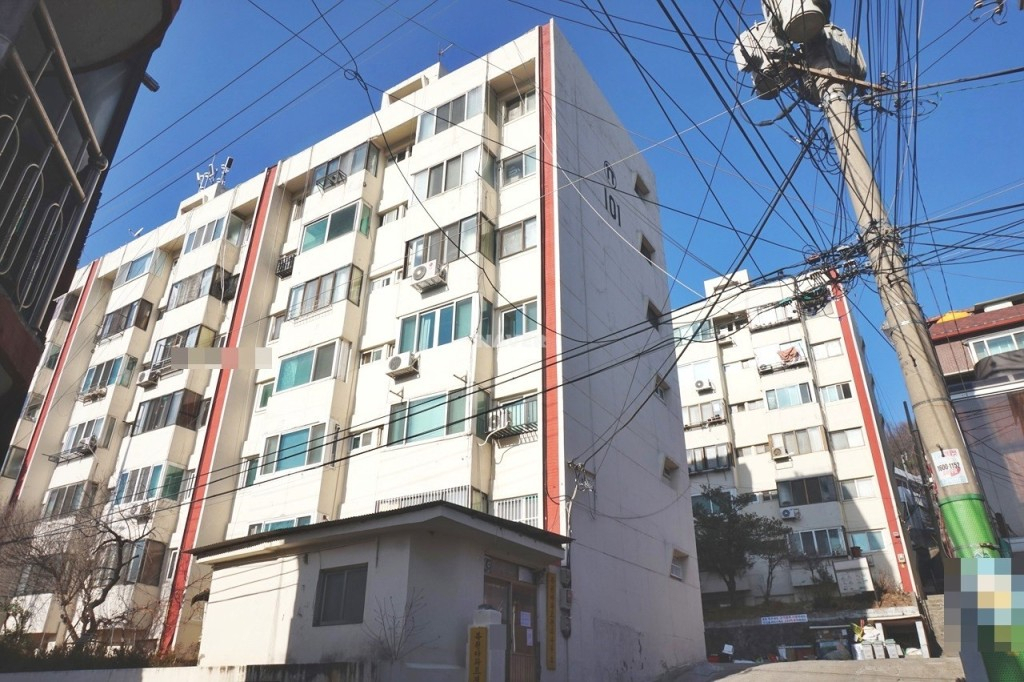 관악구 봉천동 1구역에 위치한 복권아파트[사진=네이버 거리뷰 갈무리]