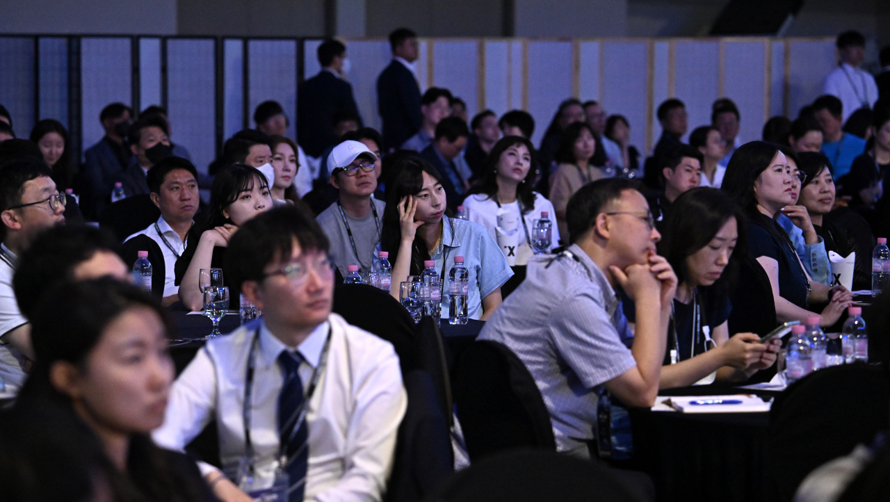 지난 27일 대전 카이스트(KAIST) 류근철스포츠컴플렉스에서 열린 ‘이노베이트 코리아 2023’에서 참가자들이 강연을 듣고 있다. 대전=임세준 기자