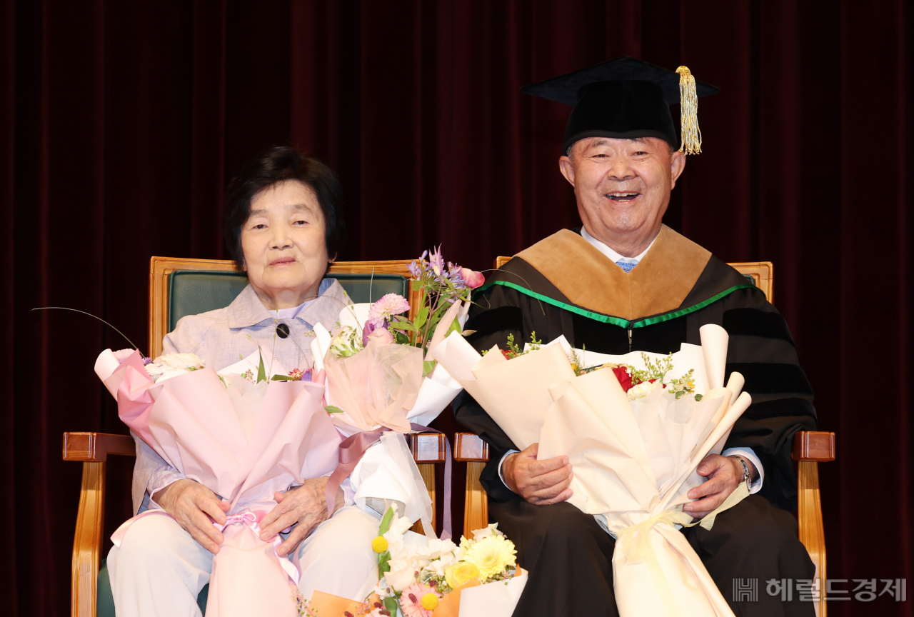 28일 전남대 용지관 컨벤션홀에서 정창선 중흥그룹 회장의 명예경영학 박사 학위 수여식이 열렸다.