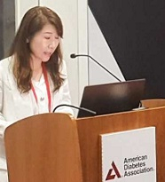 동아에스티 연구본부 채유나 팀장이 25일 미국 당뇨병학회(ADA)에서 DA-1726의 비임상 약효결과에 대해 발표하고 있다. [회사 제공]
