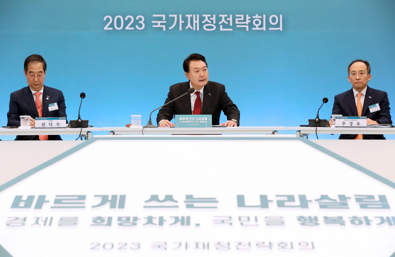 윤석열 대통령이 지난달 28일 청와대 영빈관에서 2023 국가재정전략회의를 주재하고 있다. [연합]