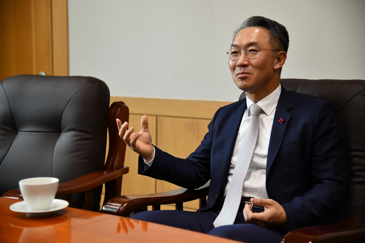 이종원 화성산업㈜ 대표이사 회장은 29일 "현재의 지역 건설 경제사정이 녹록치는 않다"며 "하지만 위기가 곧 기회라는 말이 있다. 이를 발판 삼아 한 단계 더 도약해 고객 감동 시대를 창조 하겠다"고 말했다.[화성산업 제공]