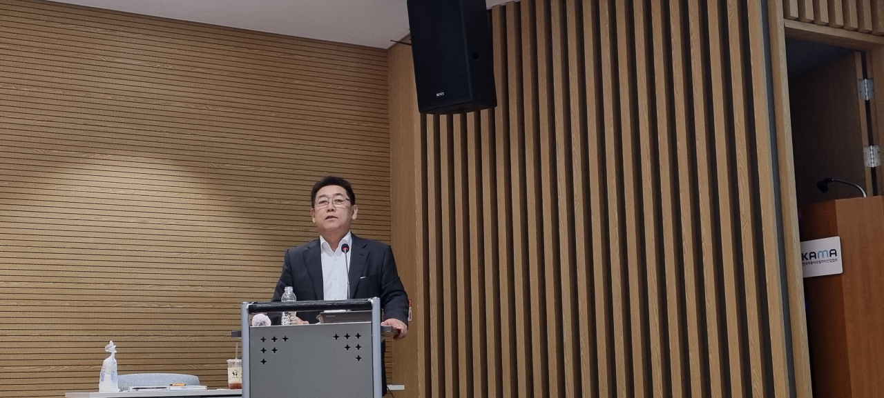 이정 한국외대 교수가 29일 노란봉투법 관련 발표를 하고 있다. [한국자동차산업협회 제공]