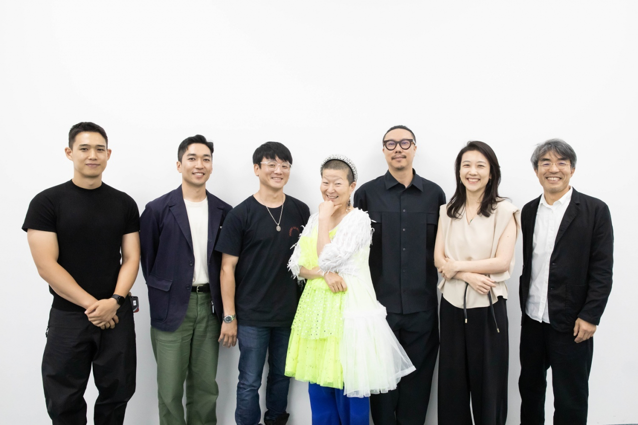 2023 코리아시즌에 참여하는 시각예술 아티스트 김희천, 무버 안무가 김기수, 무버 예술감독 김설진, 안은미컴퍼니 안은미, 시각예술 아티스트 이진준, 손유리 KBS교향악단 팀장, 배삼식 작가(왼쪽부터) [문화체육관광부 제공]