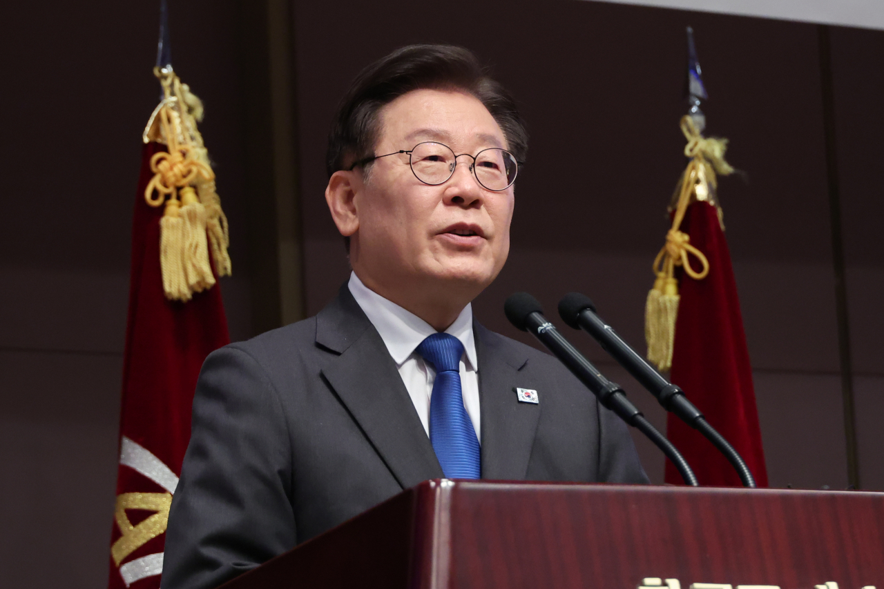더불어민주당 이재명 대표가 29일 오후 서울 중구 프레스센터에서 열린 제20회 지역신문의 날 기념식에서 축사하고 있다. [연합]