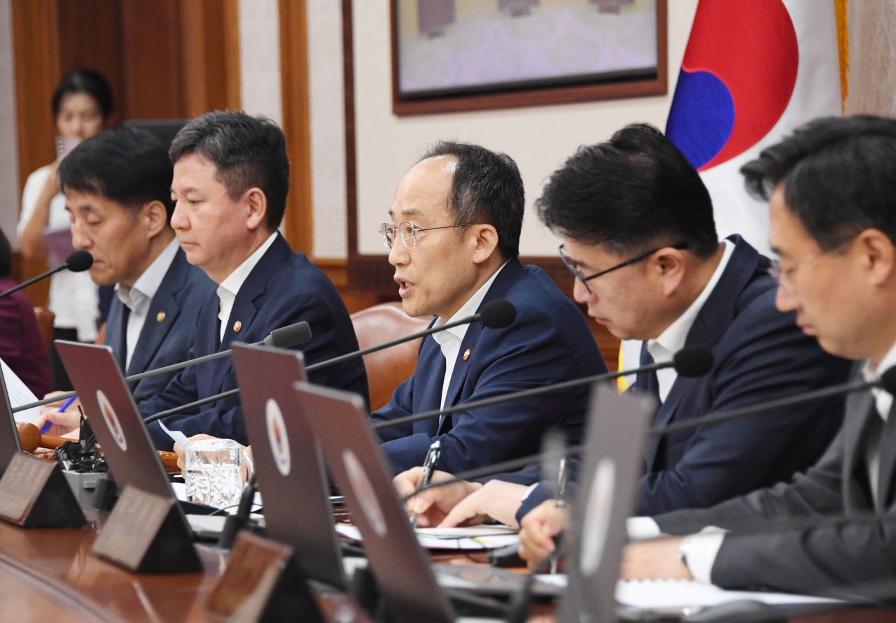 추경호 경제부총리 겸 기획재정부 장관이 3일 서울 종로구 정부서울청사에서 열린 ‘제27회 국무회의’를 주재, 모두발언을 하고 있다.[기획재정부 제공]