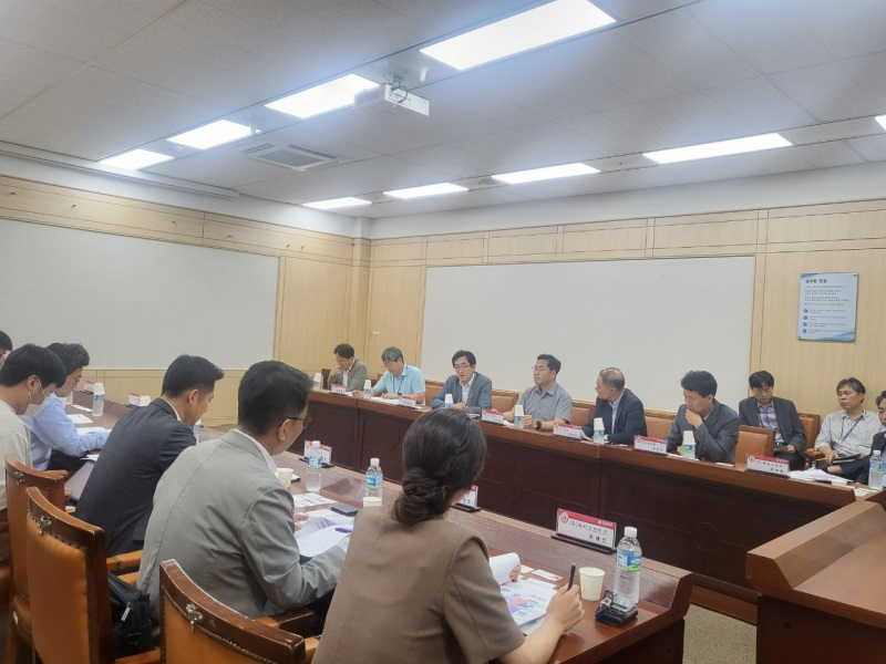 대전시는 4개월간 2차례에 걸친 기업과의 간담회와 5회에 걸친 현장방문을 통해 기업이 겪는 어려움을 직접 듣고 해결방안을 모색해 왔다.(간담회 모습)