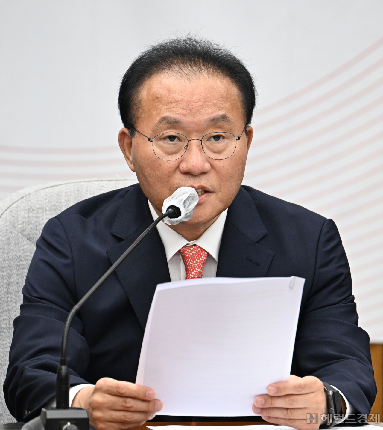 윤재옥 국민의힘 원내대표가 4일 서울 영등포구 여의도 국회에서 열린 원내대책회의에 참석해 발언하고 있다. 임세준 기자