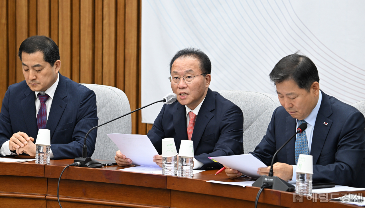 윤재옥 국민의힘 원내대표가 4일 서울 영등포구 여의도 국회에서 열린 원내대책회의에 참석해 발언하고 있다. 임세준 기자