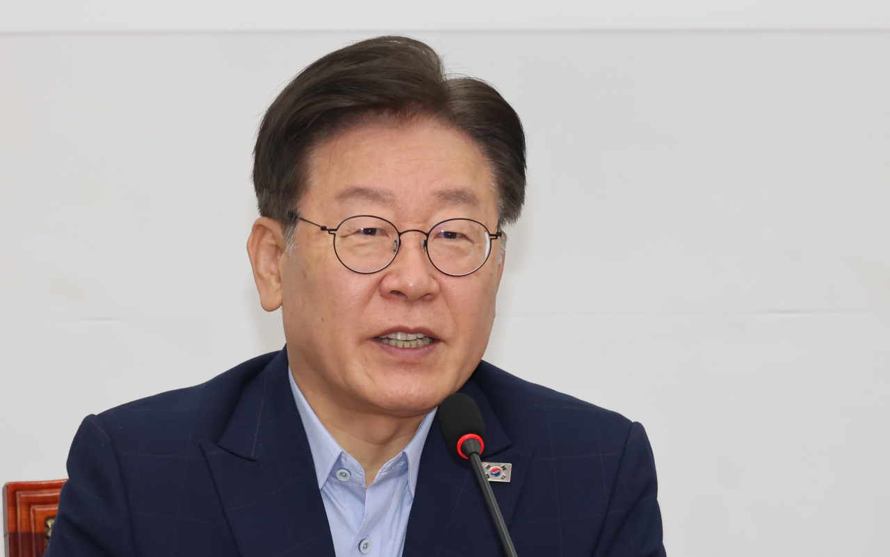 이재명 더불어민주당 대표가 4일 서울 여의도 국회에서 열린 정전 70년 한반도 평화행동 대표단 간담회에서 인사말을 하고 있다. [연합]