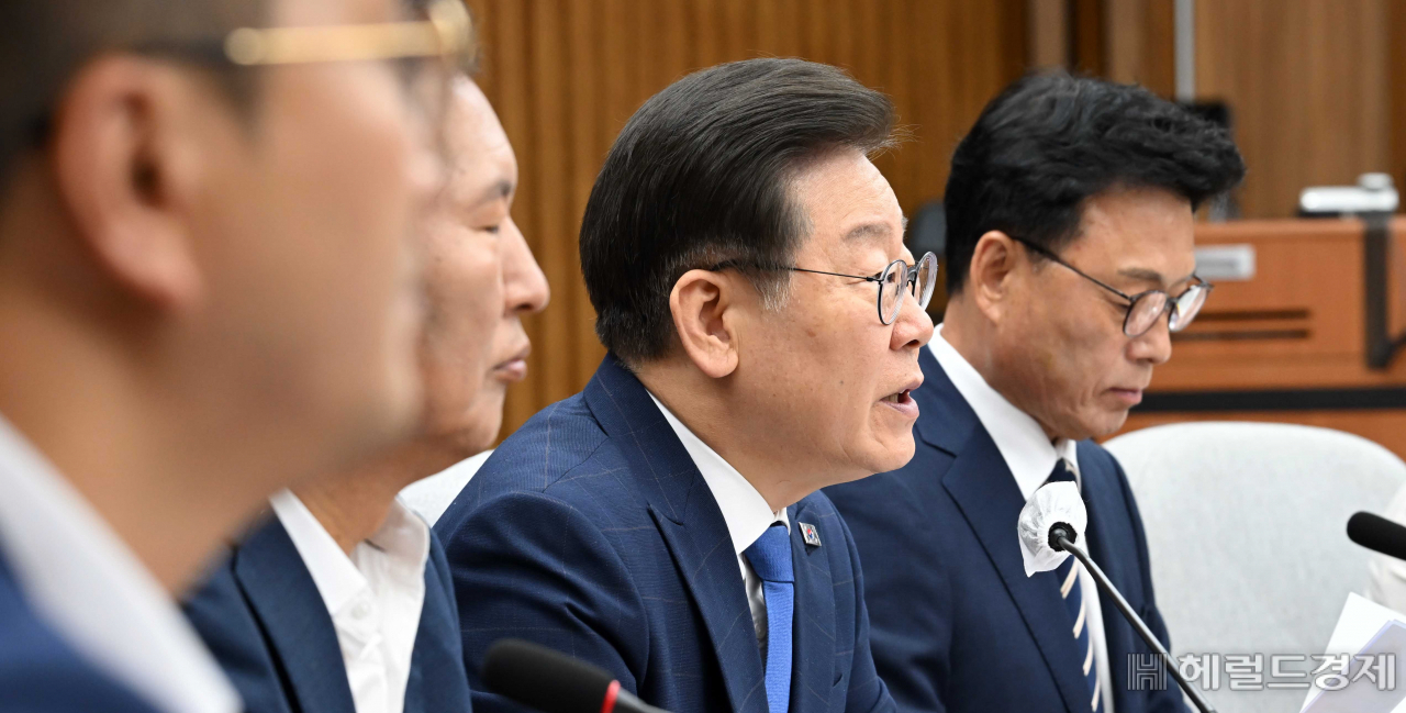 이재명 더불어민주당 대표가 5일 오전 서울 여의도 국회에서 열린 확대간부회의에서 발언하고 있다. 이상섭 기자