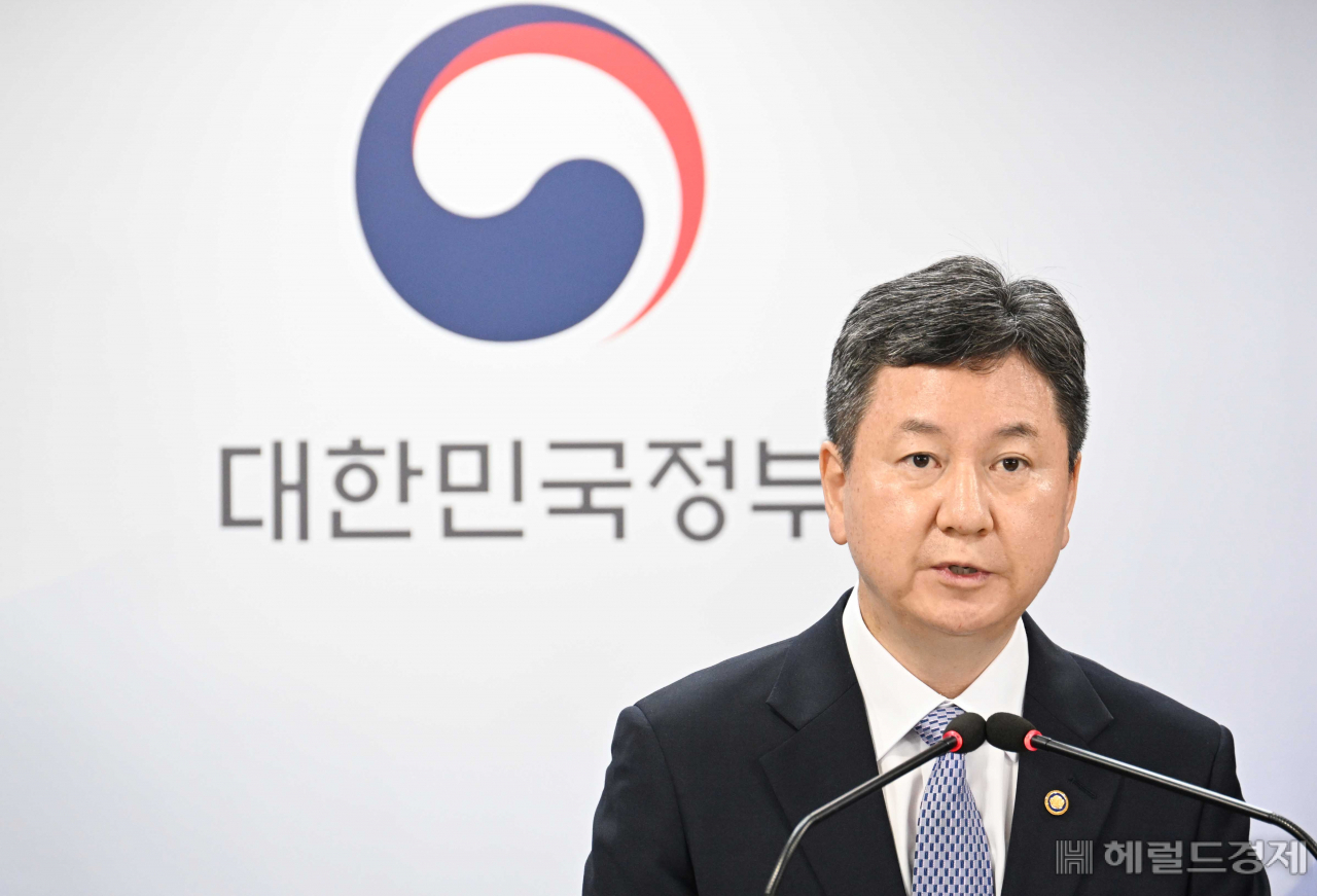 한창섭 행정안전부 차관이 6일 오전 정부서울청사에서 새마을금고 건전성 관련 관계부처 합동 브리핑을 하고 있다. 이상섭 기자