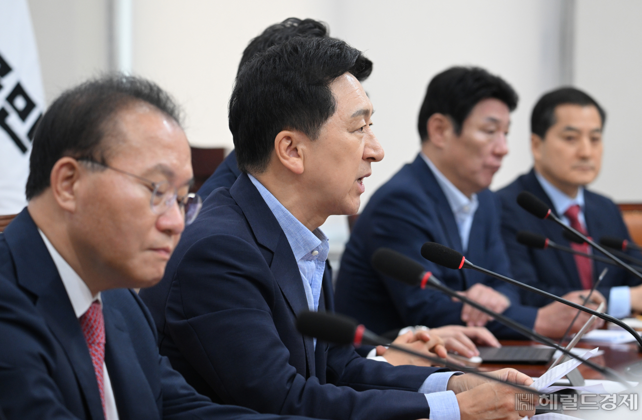 김기현 국민의힘 대표가 6일 서울 영등포구 여의도 국회에서 열린 최고위원회의에 참석해 발언하고 있다. 임세준 기자