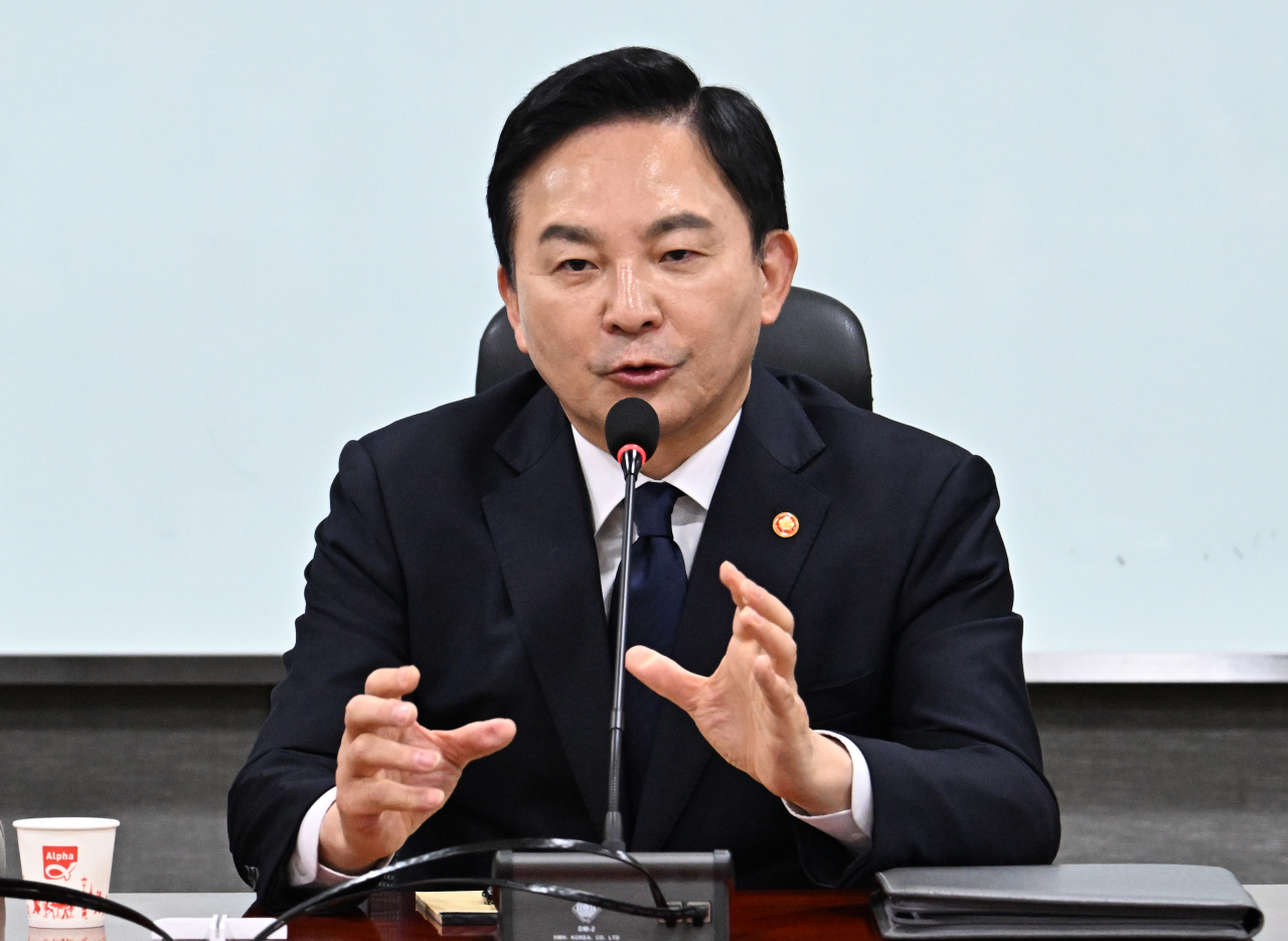 원희룡 국토교통부 장관이 6일 서울 영등포구 여의도 국회 의원회관에서 열린 국민의힘-국토교통위원회 실무 당정협의회에 참석해 발언하고 있다. 앞서 더불어민주당은 신설 예정인 서울양평고속도로의 양평 쪽 종점이 예비타당성조사 통과한 뒤에 김건희 여사 일가가 소유한 양평 강상면 땅 인근으로 변경하는 방안이 검토된 것을 두고 특혜 의혹을 제기했다. 임세준 기자