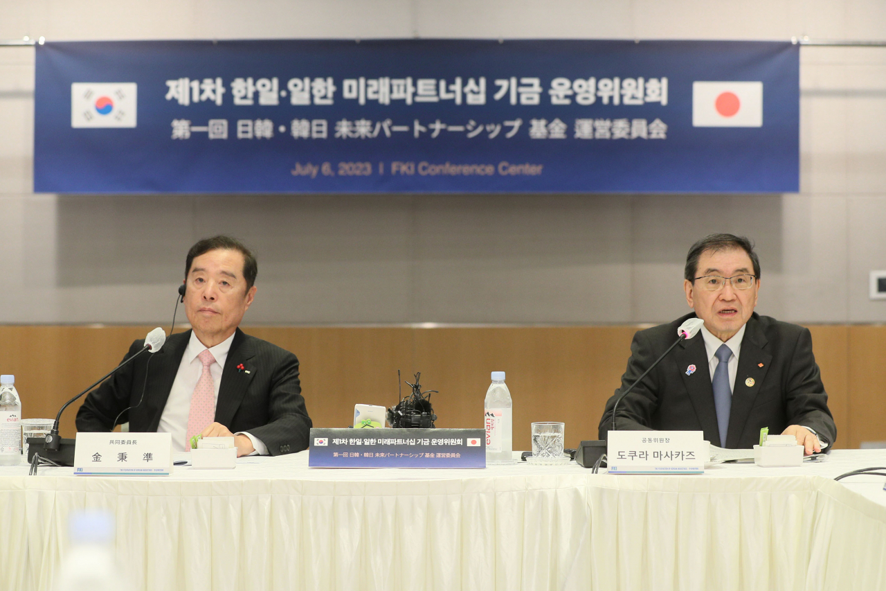 도쿠라 마사카즈 경단련 회장이 6일 서울 영등포구 전경련회관 컨퍼런스센터에서 열린 '제1차 한일·일한 미래파트너십 기금 운영위원회'에 참석해 인사말을 하고 있다.[전경련 제공]