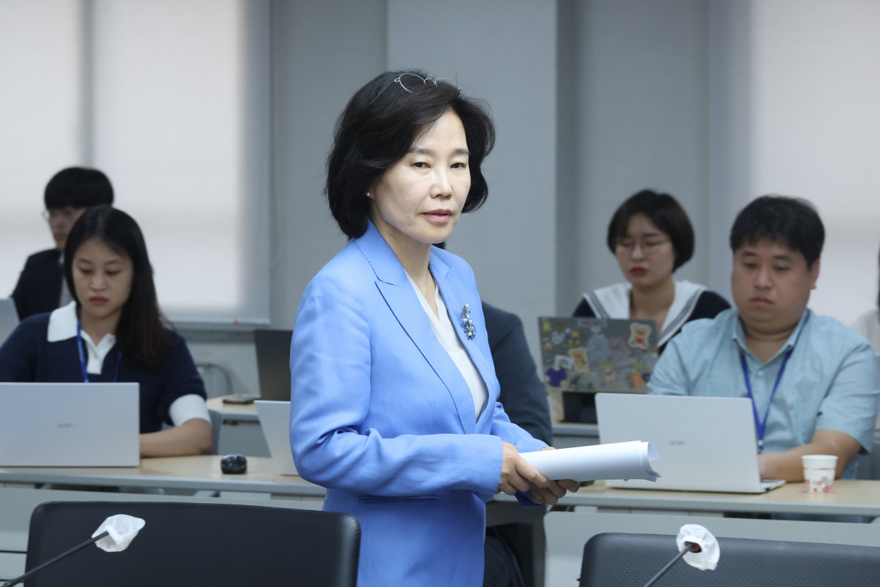 더불어민주당 김은경 혁신위원장이 6일 오전 서울 여의도 중앙당사에서 열린 제6차 회의에 입장하고 있다. [연합]
