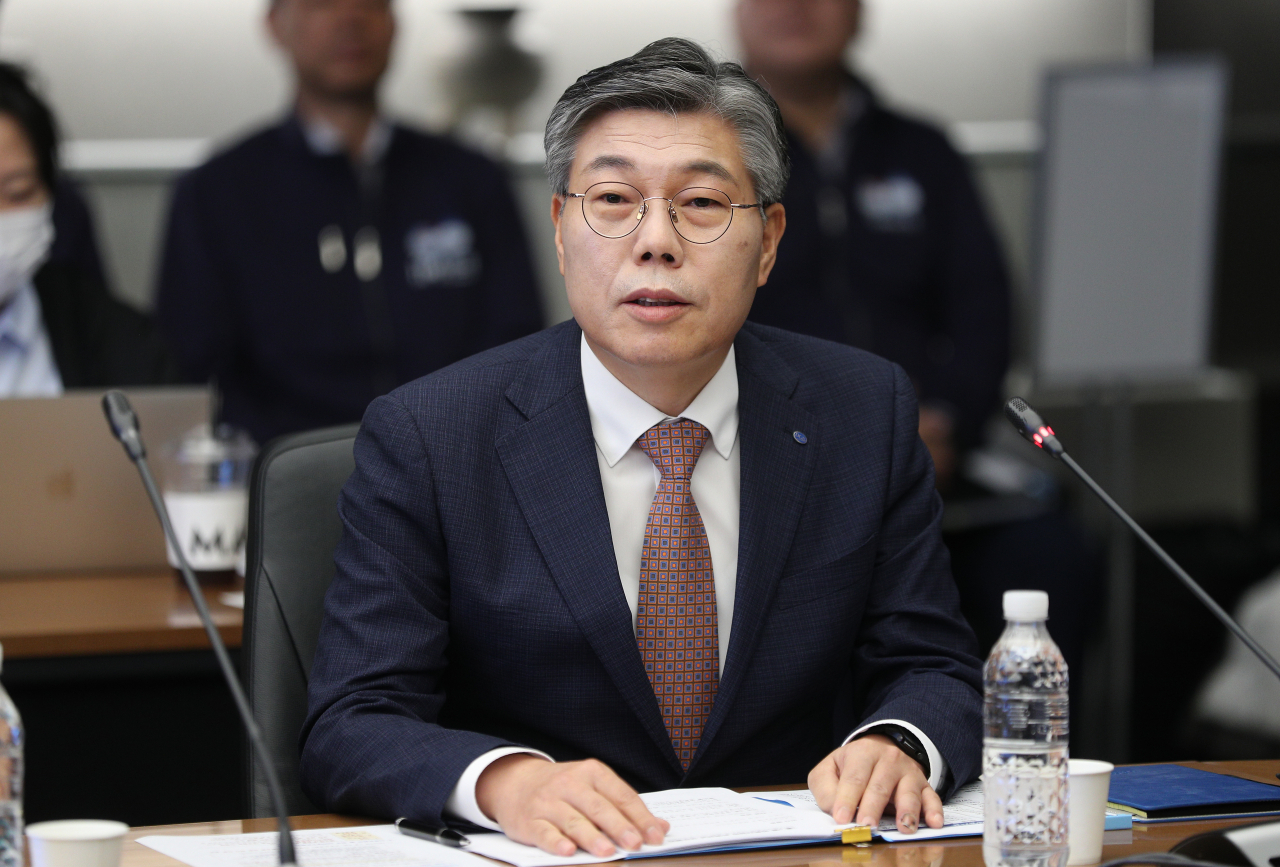 황병우 대구은행장이 6일 오전 대구 수성구 대구은행 본점 콘퍼런스홀에서 시중은행 전환과 관련해 기자 간담회를 갖고 있다.[연합]